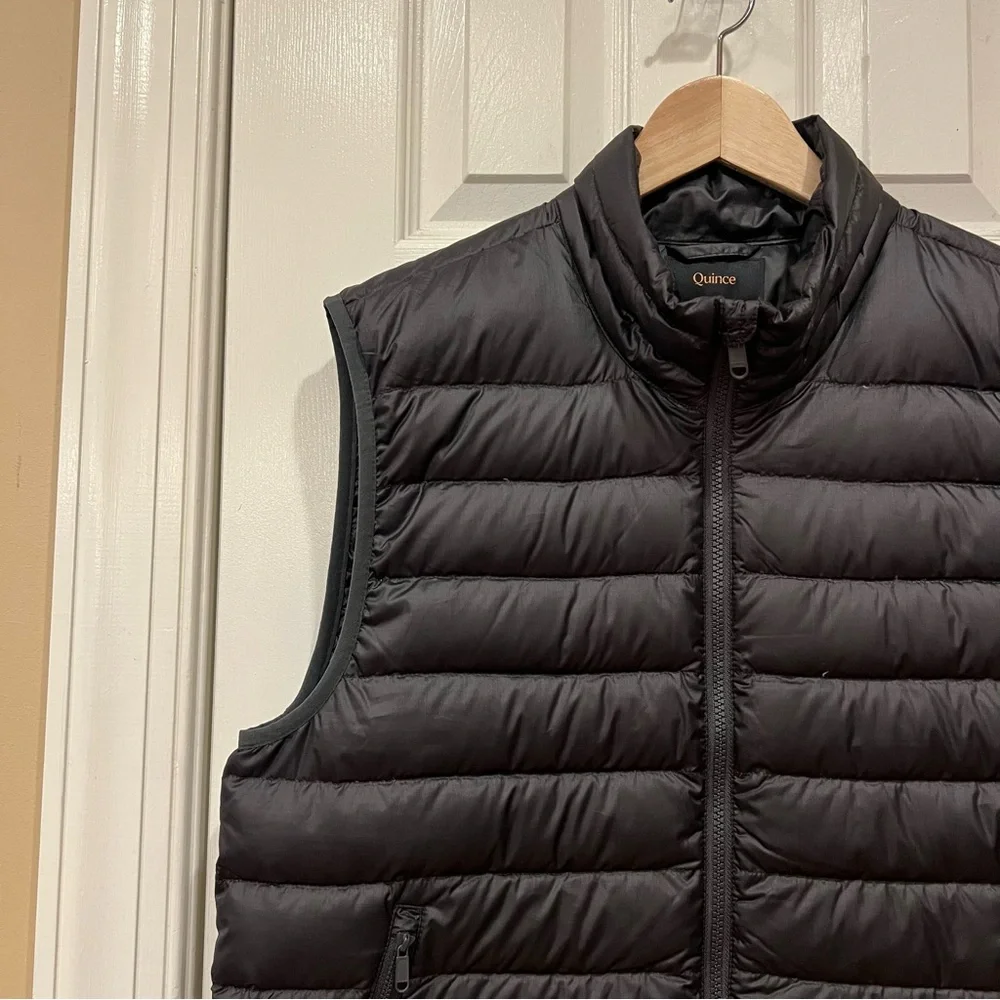 Like New Quince Men’s Lightweight Down Packable Puffer Vest Black Size Large